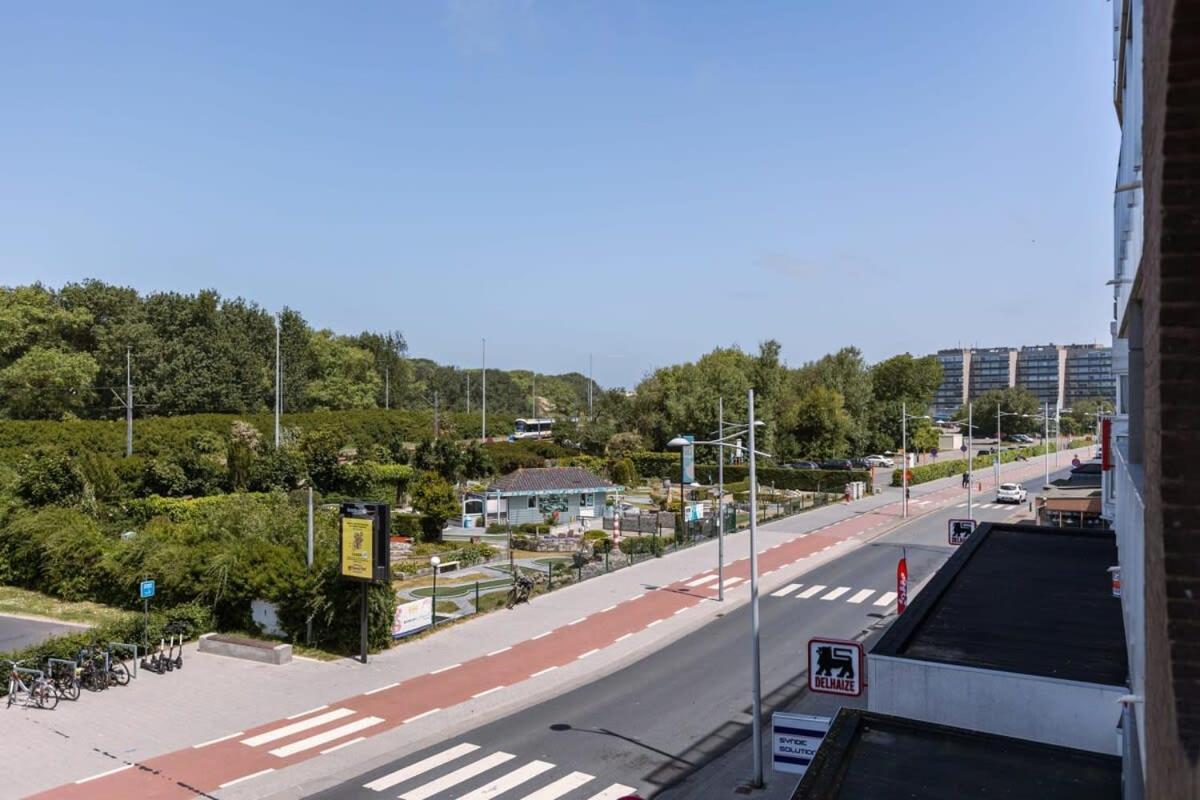 Huswell - Bright Apartment With Parking Near The Beach Bredene Eksteriør bilde